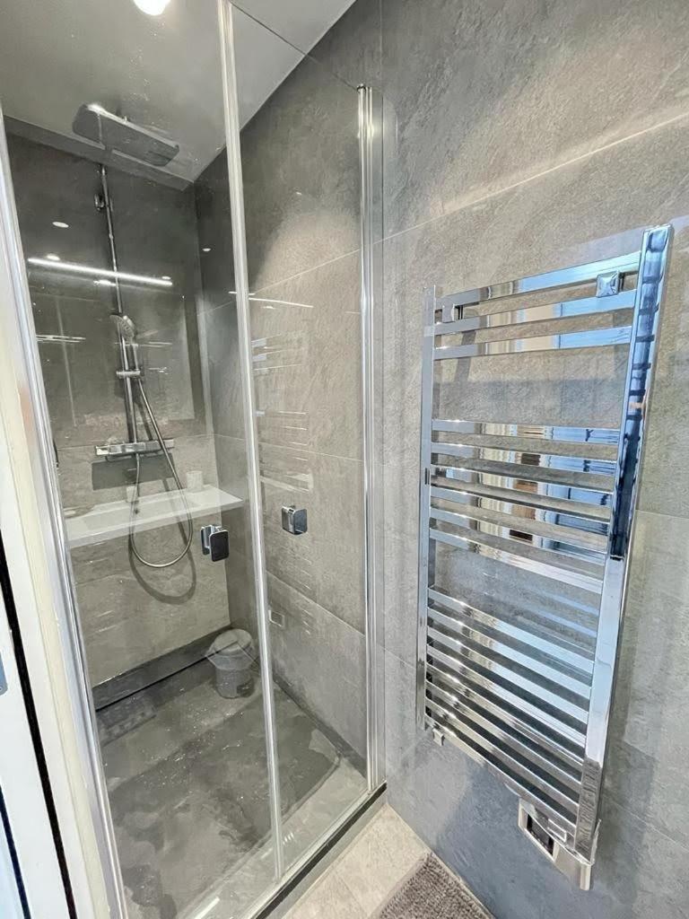 Beach Front, Superbe Appartement Pour 4 Personnes Nice Buitenkant foto