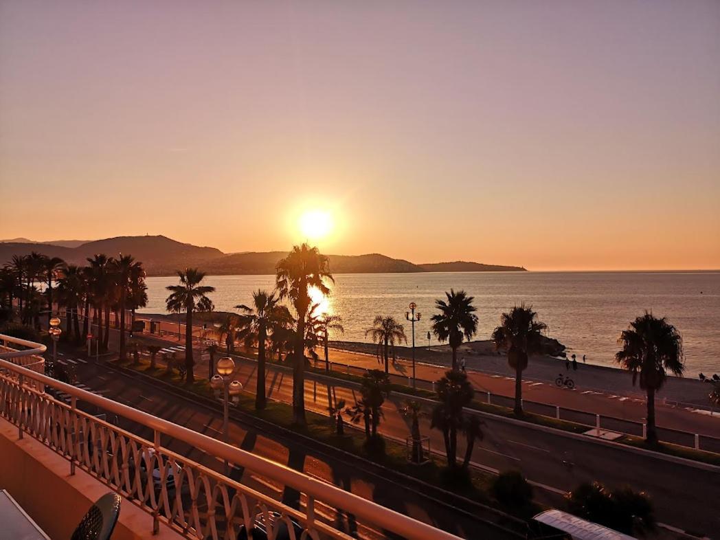 Beach Front, Superbe Appartement Pour 4 Personnes Nice Buitenkant foto