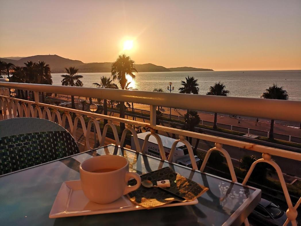 Beach Front, Superbe Appartement Pour 4 Personnes Nice Buitenkant foto