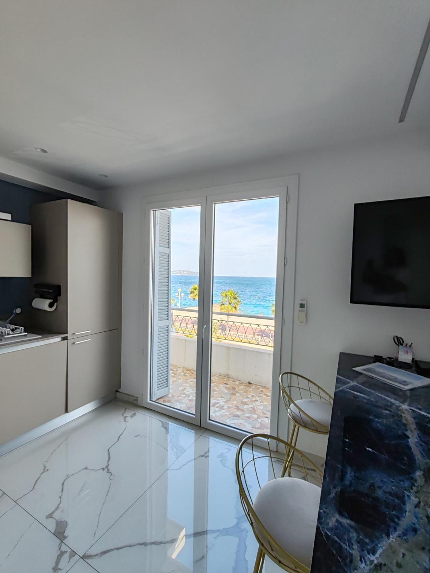 Beach Front, Superbe Appartement Pour 4 Personnes Nice Buitenkant foto