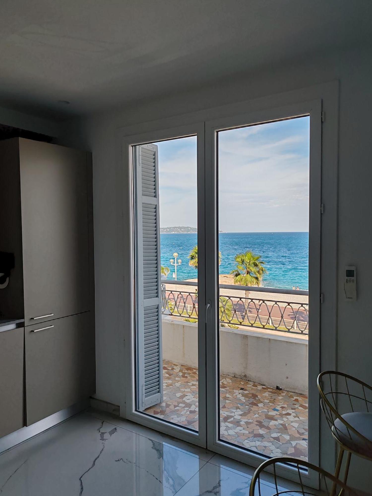 Beach Front, Superbe Appartement Pour 4 Personnes Nice Buitenkant foto